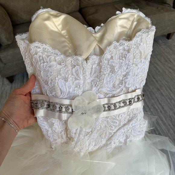 Eve of Milady Wedding Dress - Picture 3 of 4